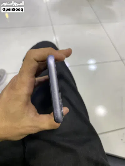 للبيع iPhone 11 سعة 256GB 3