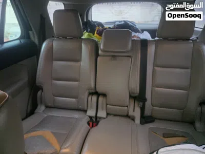 Ford Explorer XLT 2