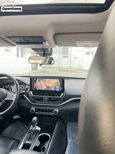 Nissan Altima SR 2