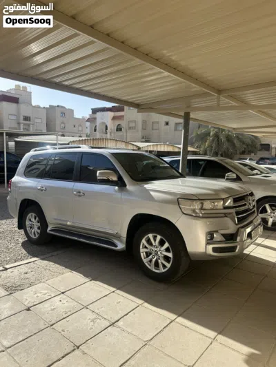 Toyota Land Cruiser GXR 2