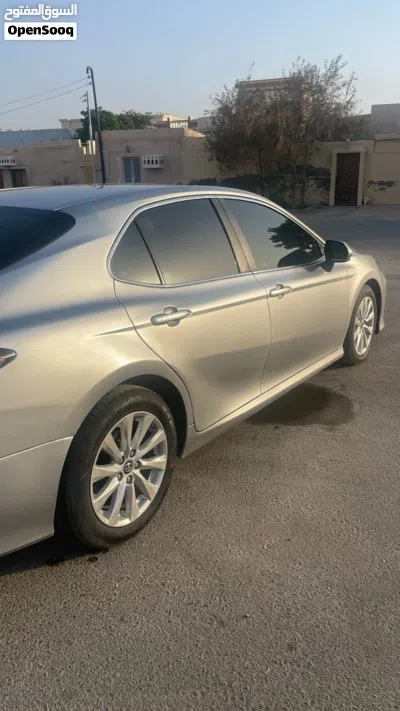 Toyota Camry LE 4