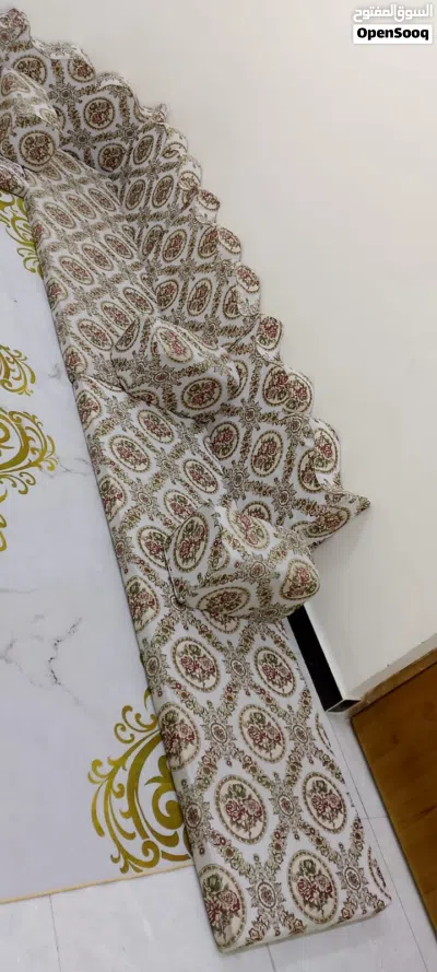 كعده جلسه اربع منادر مع تكيات وحده زاويه وأربع تكيات صغار 3