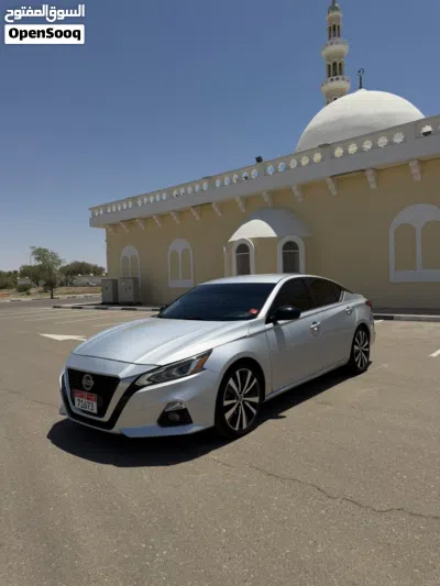 Nissan Altima SR 4
