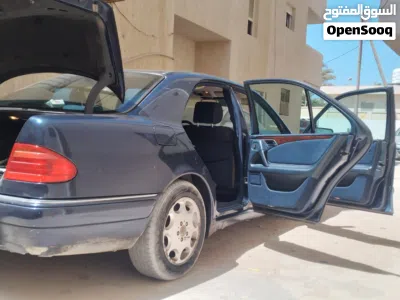 Mercedes Benz E-Class E 320 2