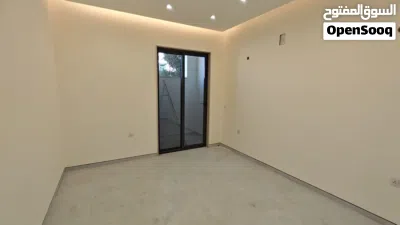 شقة للإيجار مفرده او 4 4