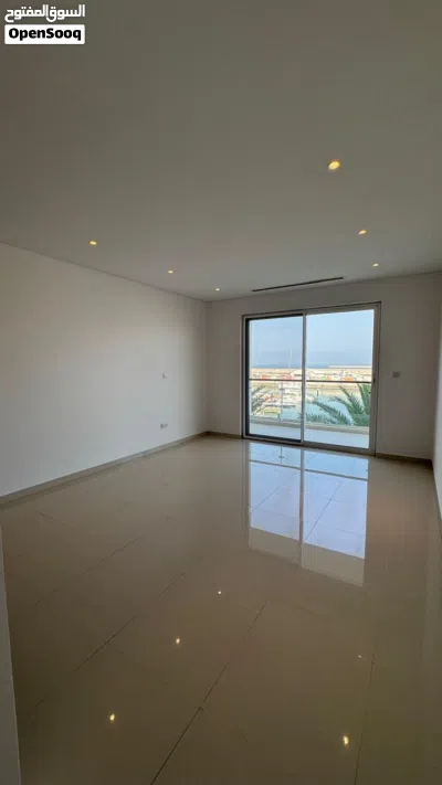 Luxury Marina-View Apartment in Al Mouj 3