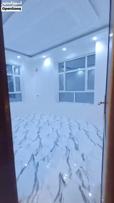يوجد 3 غرف سراميك لكس نظام vip vip فخااامه للاجار وصاله وسيعه ( ش الرباط-- هايل عماره جديد اول ساكن 3