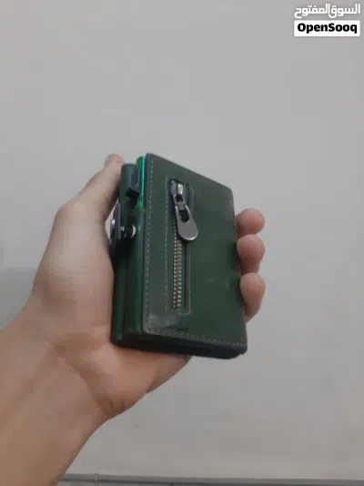 محفظة ذكية للبيع تحتوي على مكان لل ايرتاك 2