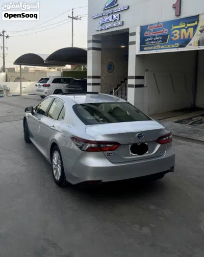 Toyota Camry GLE 2