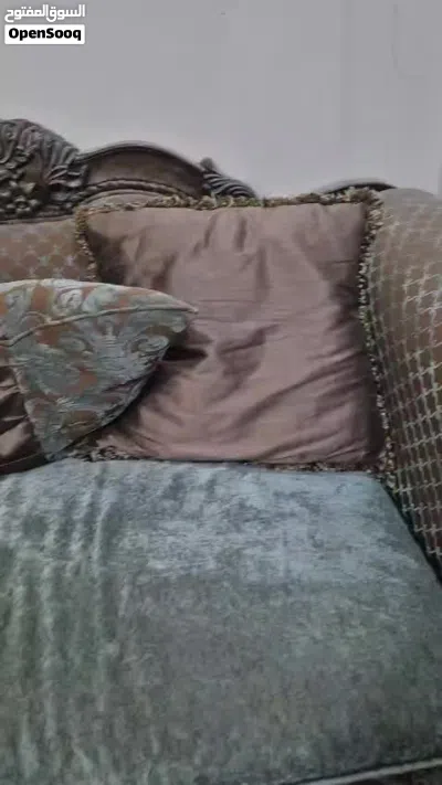 طقم جلوس كنب كلاسيك فخم ومريح 3