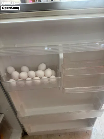 ثلاجةً شارب بحالة جيدا للبيع 3