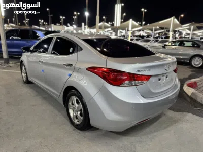 Hyundai Elantra Limited 4