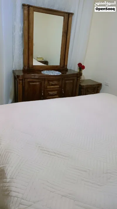 غرفة نوم بدون خزانة 2