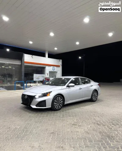 Nissan Altima SV 4