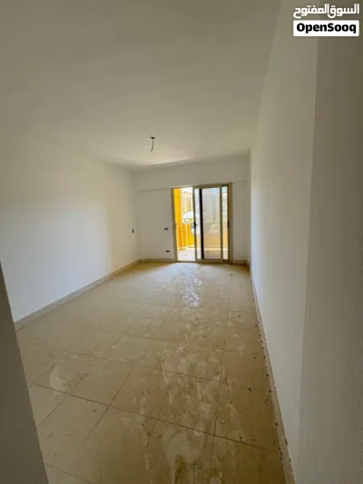 شاليه للبيع بقريه سانتا كلوز راس صدر الشاليه معاه روف الدور التالت بالروف تاني صف علي البحر 4