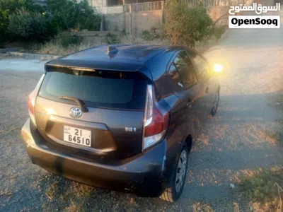 Toyota Prius Prius C 2