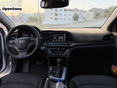 Hyundai Elantra Limited 3