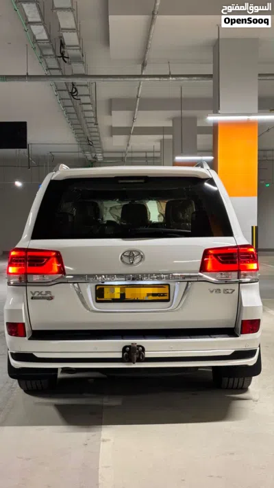 Toyota Land Cruiser VXR 2
