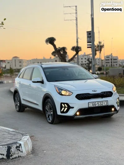 Kia Niro EX Touring 3