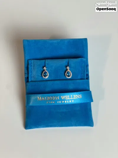 ذهب ابيض مع ألماس من المصممة Maureen Wellens بحجر يوناتي التوباز الأزرق 2