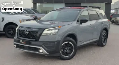 Nissan Pathfinder XE 2