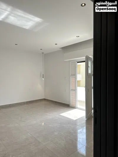 شقة للبيع في عمارات البكوش تشطيب ممتاز تطل على شارعين 4