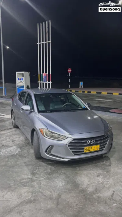 Hyundai Elantra SE 3