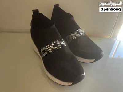 شوز DKNY اوريجينال مستعمل بحالة ممتازة نمرة 41 متوفر خدمة توصيل 3