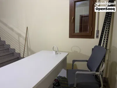 مكتب وكرسي للبيع 3
