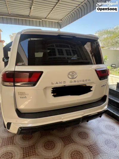 Toyota Land Cruiser GXR 2