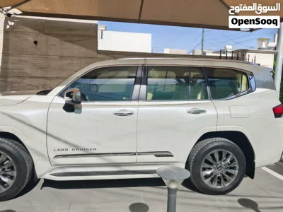 Toyota Land Cruiser VX 4
