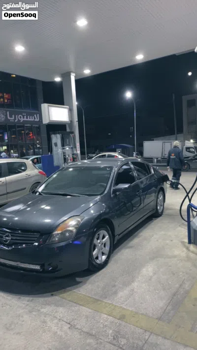 Nissan Altima Standard 3