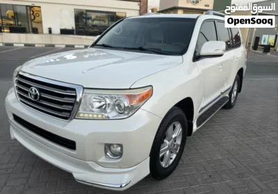 Toyota Land Cruiser GXR 2