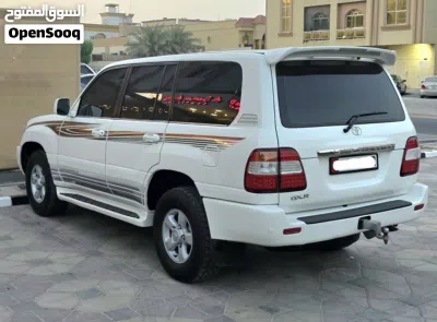Toyota Land Cruiser GXR 2
