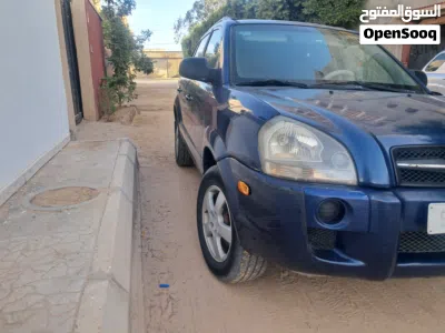 Hyundai Tucson SE 2