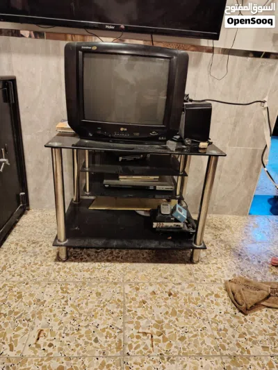 ميز كزاز قديم جديد وتلفزيون ال جي شغال ريموت موجود كامل 3