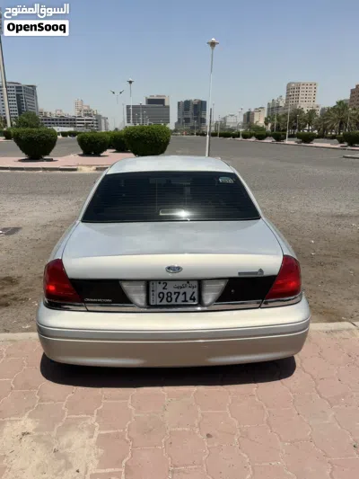 فورد كراون فكتوريا Standard 4