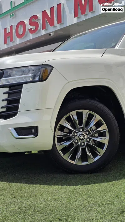 Toyota Land Cruiser GXR 2