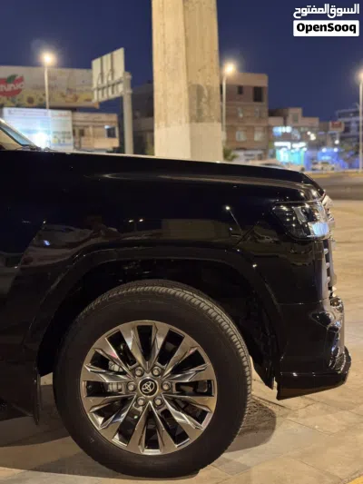Toyota Land Cruiser GXR 2