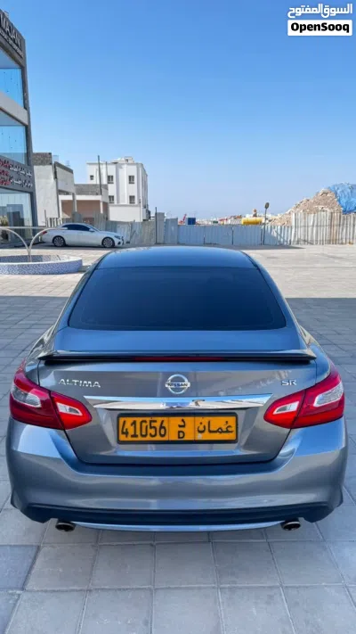 Nissan Altima SR 2