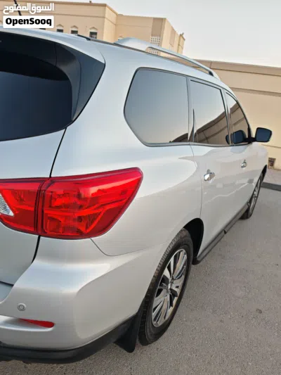 Nissan Pathfinder SV 3