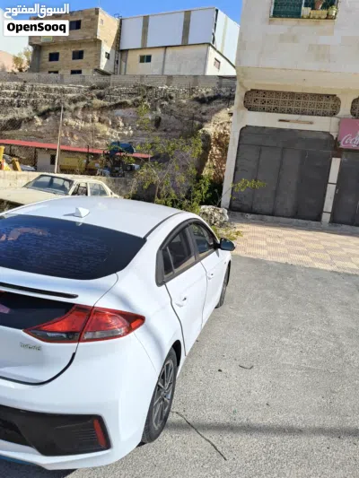 Hyundai Ioniq Standard 2