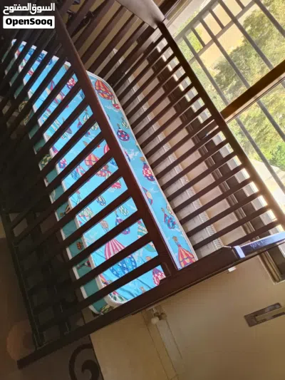 تخت بيبي بحاله جيده جدا 2