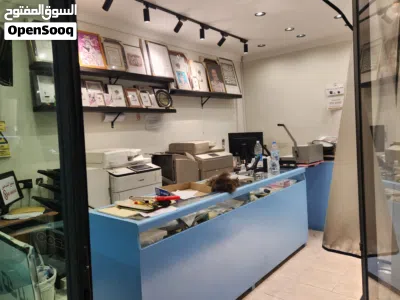 للبيع مكتب + كراسي مكتب + طاولتين للمكتب + خزانة تخزين كل شي له سعر 4