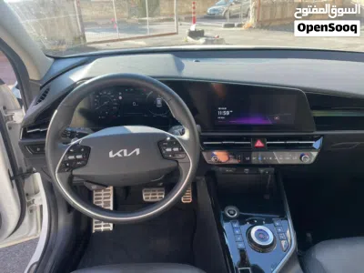Kia Niro SX Touring 4