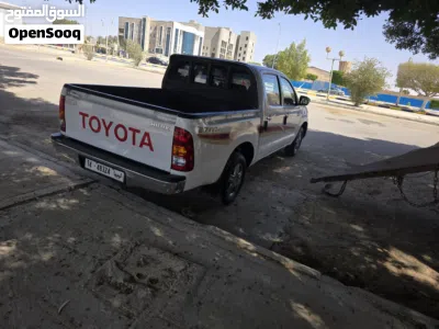 Toyota Hilux DLX 2