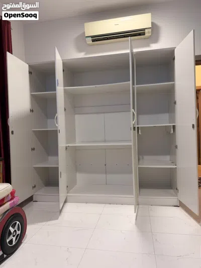 خزانة ملابس 4 أبواب مع مرآة Large 4-Door Wardrobe with Mirror (Excellent Condition 4
