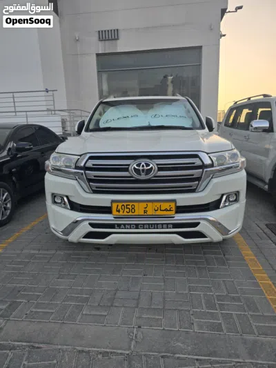Toyota Land Cruiser GXR 4