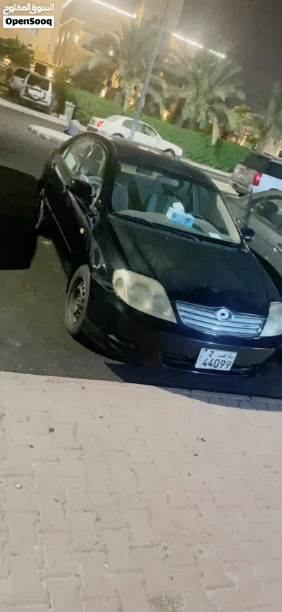 Toyota Corolla LE 2