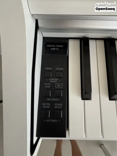 Kawai KDP-75 Digital Piano (White) in excellent, new condition. 4